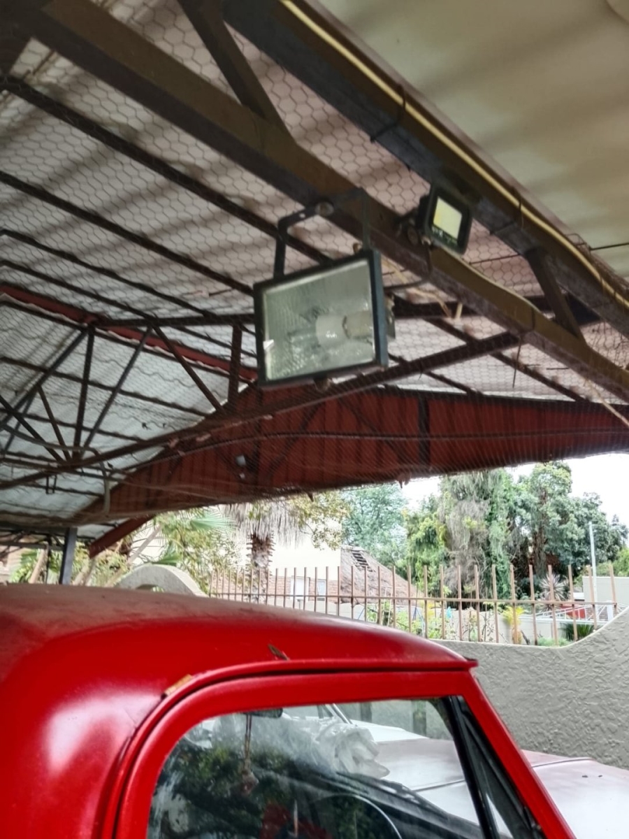 5 Bedroom Property for Sale in Lourenspark North West